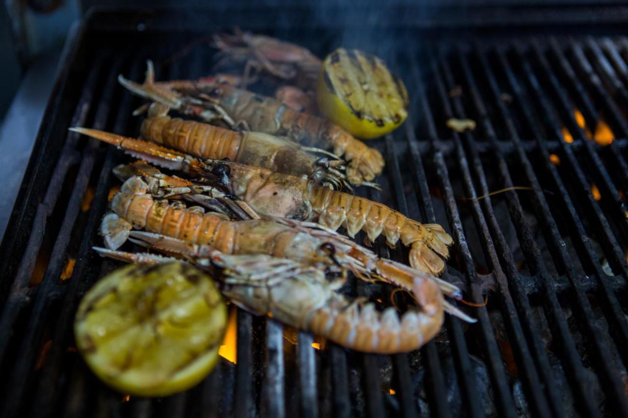 Quinlan & Cooke Boutique Townhouse And Qcs Seafood Restaurant Hotel Cahersiveen Bagian luar foto