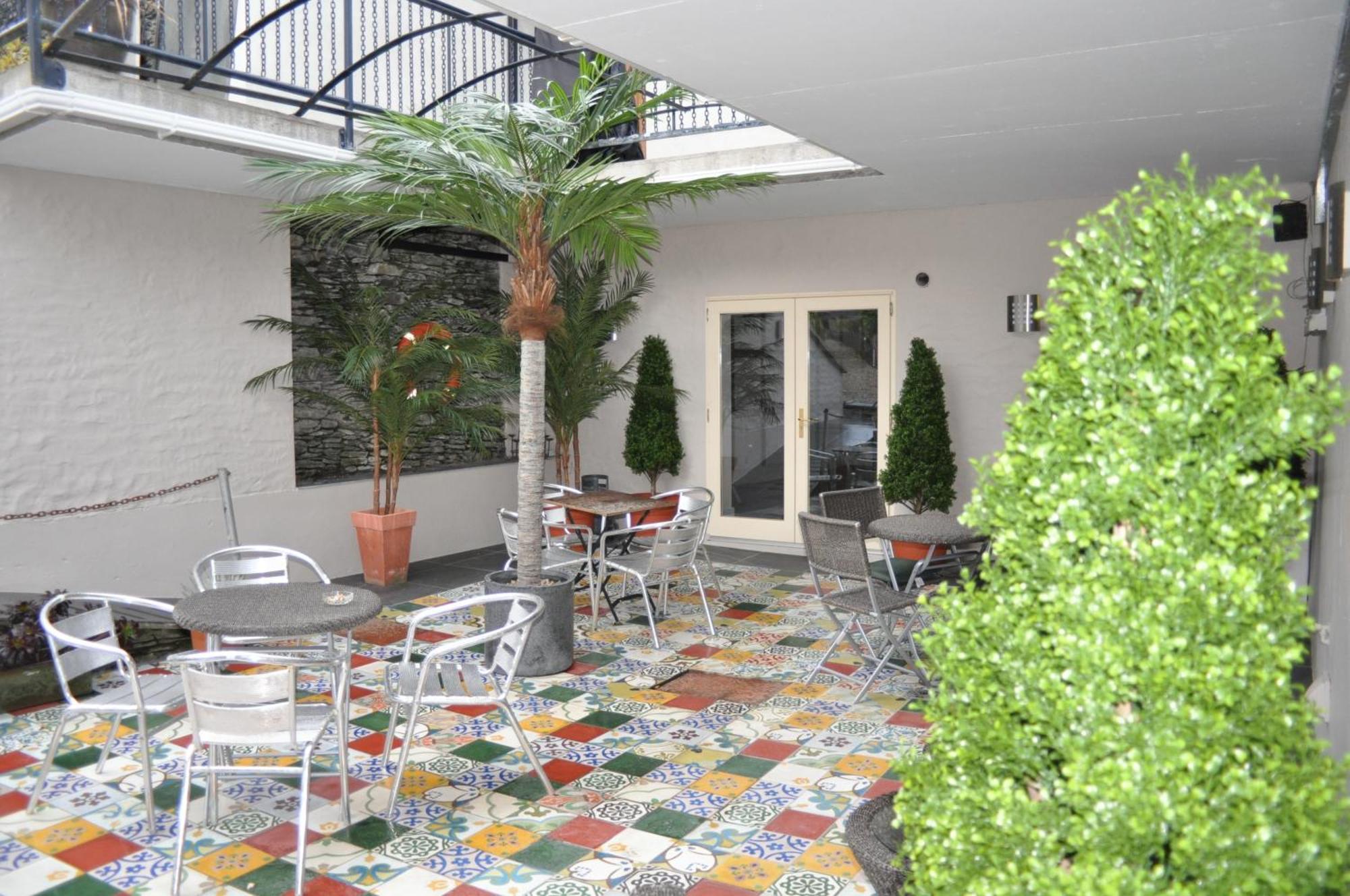 Quinlan & Cooke Boutique Townhouse And Qcs Seafood Restaurant Hotel Cahersiveen Bagian luar foto