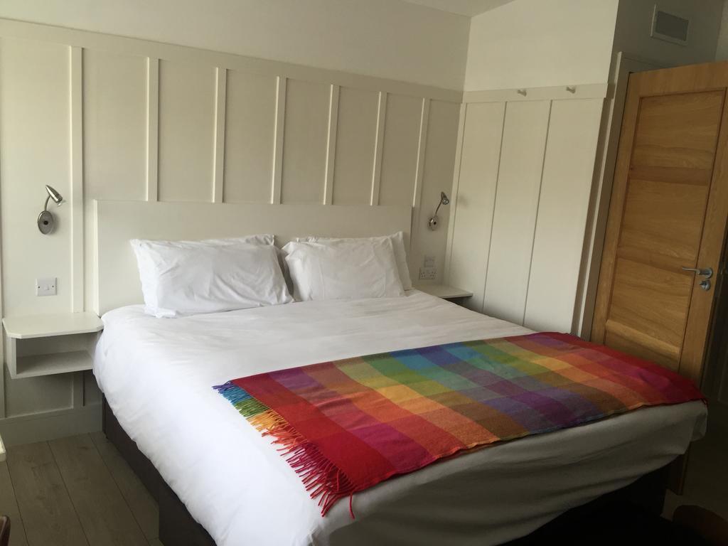 Quinlan & Cooke Boutique Townhouse And Qcs Seafood Restaurant Hotel Cahersiveen Bagian luar foto