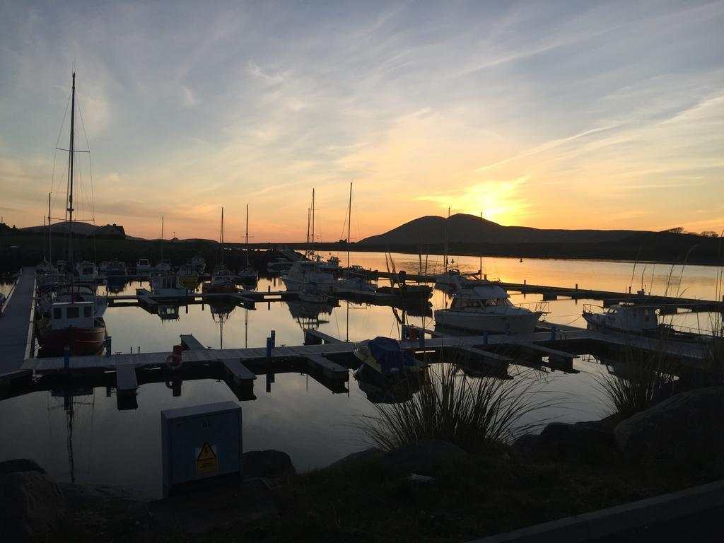 Quinlan & Cooke Boutique Townhouse And Qcs Seafood Restaurant Hotel Cahersiveen Bagian luar foto