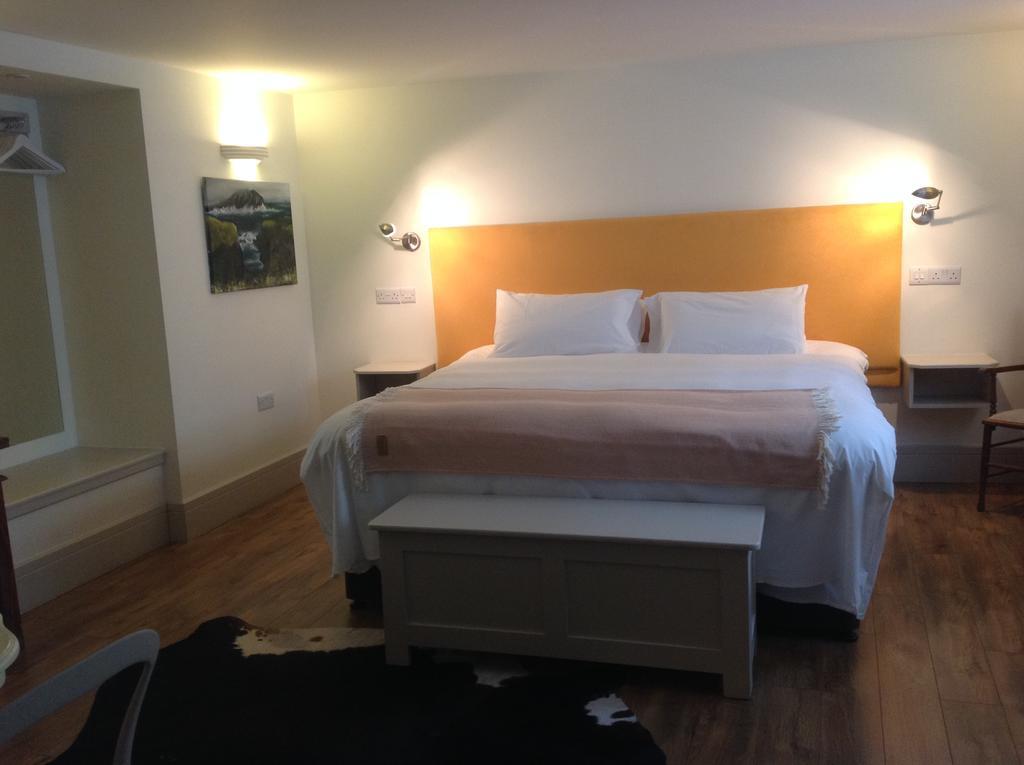 Quinlan & Cooke Boutique Townhouse And Qcs Seafood Restaurant Hotel Cahersiveen Bagian luar foto