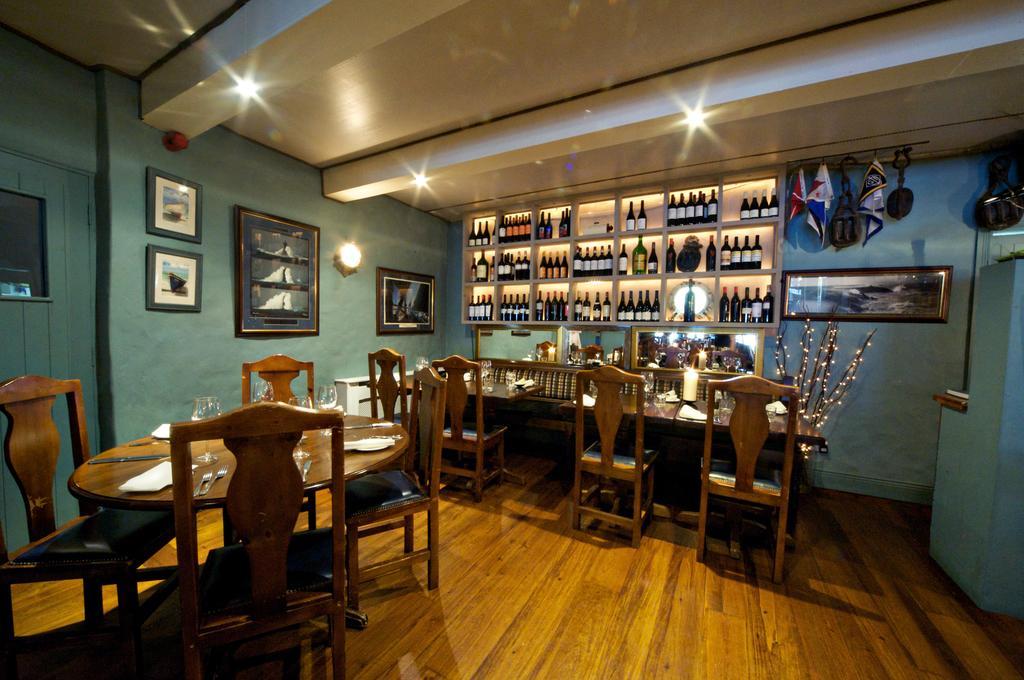 Quinlan & Cooke Boutique Townhouse And Qcs Seafood Restaurant Hotel Cahersiveen Bagian luar foto