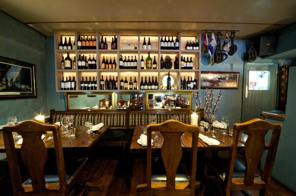 Quinlan & Cooke Boutique Townhouse And Qcs Seafood Restaurant Hotel Cahersiveen Bagian luar foto